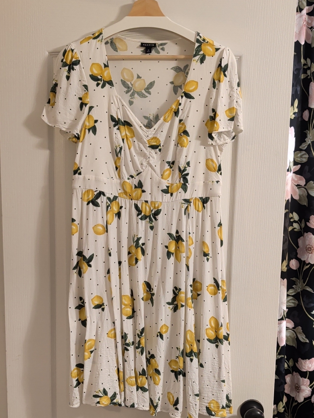 torrid White Lemon Print V-Neck Midi Dress
